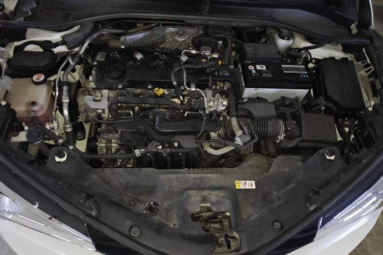 Used Toyota IZOA 2018 2.0L Yichi Version China VI Standard Engine Bay