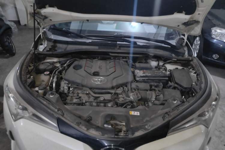 Used Toyota IZOA 2018 2.0L Yichi Version China VI Standard Engine Bay