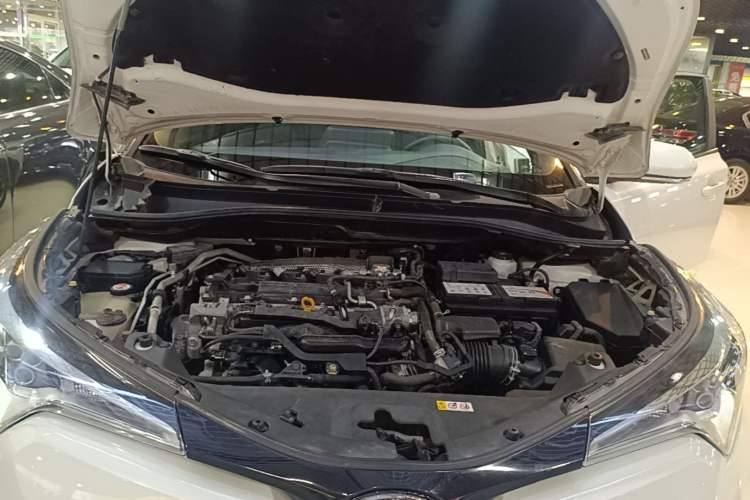 Used Toyota IZOA 2018 2.0L Yichi Version China VI Standard Engine Bay