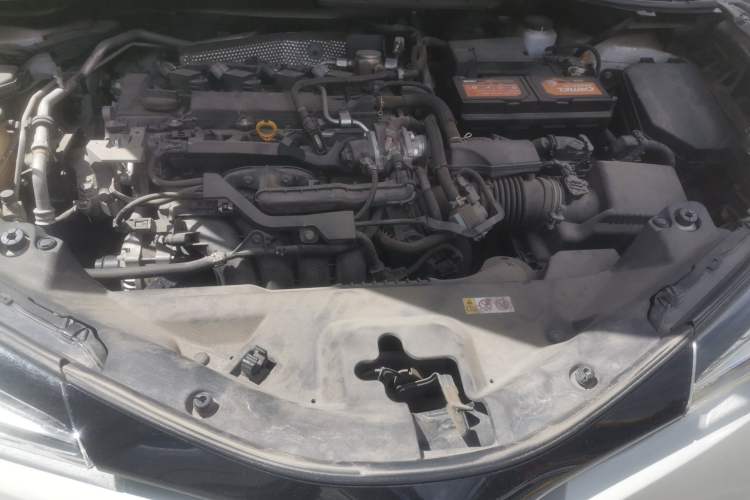 Used Toyota IZOA 2018 2.0L Yixuan Sunroof Version China VI Standard Engine Bay
