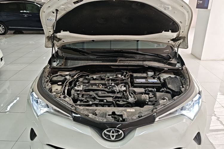 Used Toyota IZOA 2018 2.0L Yichi Version China VI Standard Engine Bay