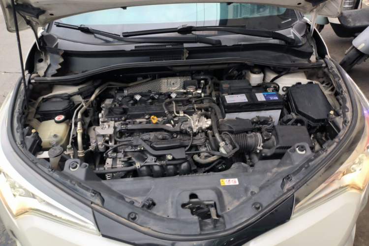 Used Toyota IZOA 2018 2.0L Yichi Version China VI Standard Engine Bay