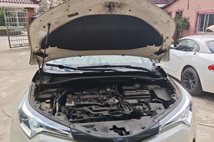 Used Toyota IZOA 2018 2.0L Yichi Version China VI Standard Engine Bay