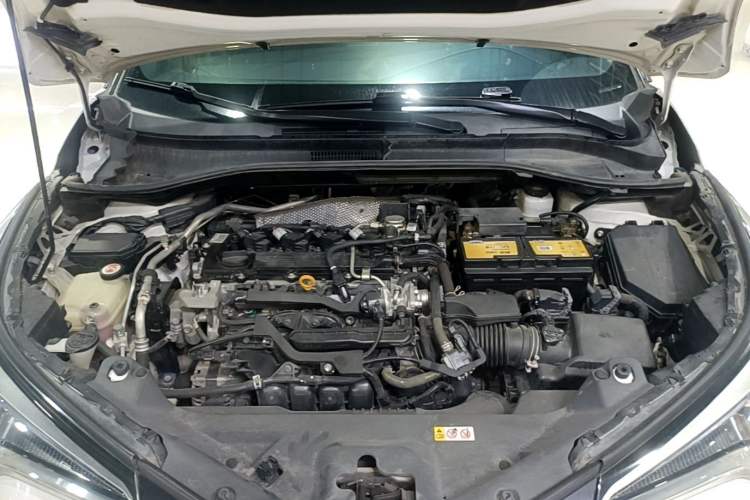 Used Toyota IZOA 2018 2.0L Yixuan Version China V Standard Engine Bay
