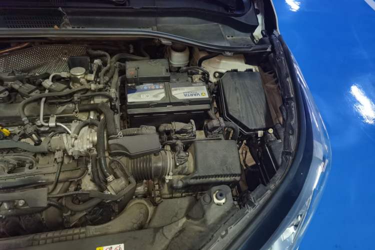 Used Toyota IZOA 2018 2.0L Yichi Version China VI Standard Engine Bay Left