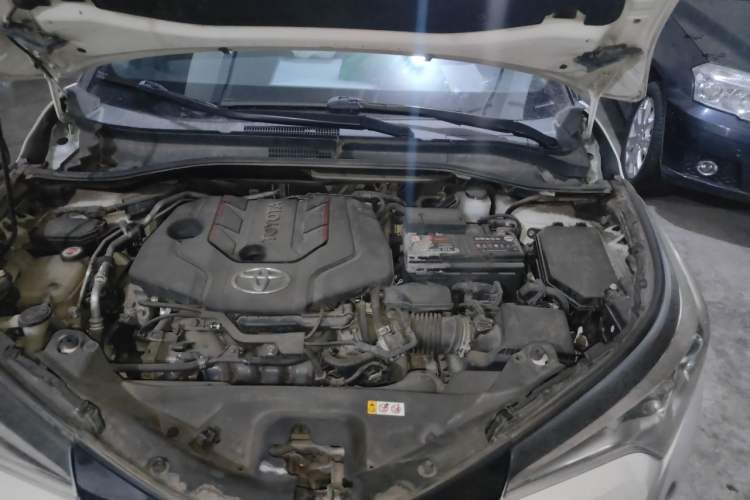 Used Toyota IZOA 2018 2.0L Yichi Version China VI Standard Engine Bay Left