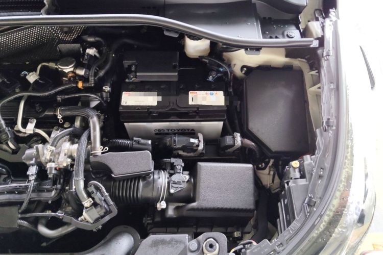 Used Toyota IZOA 2018 2.0L Yichi Version China VI Standard Engine Bay Left