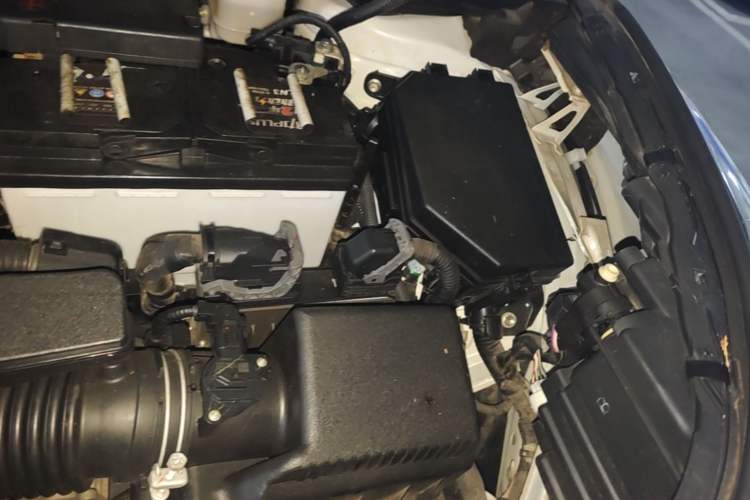 Used Toyota IZOA 2018 2.0L Yichi Version China VI Standard Engine Bay Left