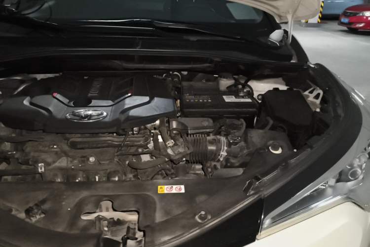 Used Toyota IZOA 2018 2.0L Yichi Version China VI Standard Engine Bay Left
