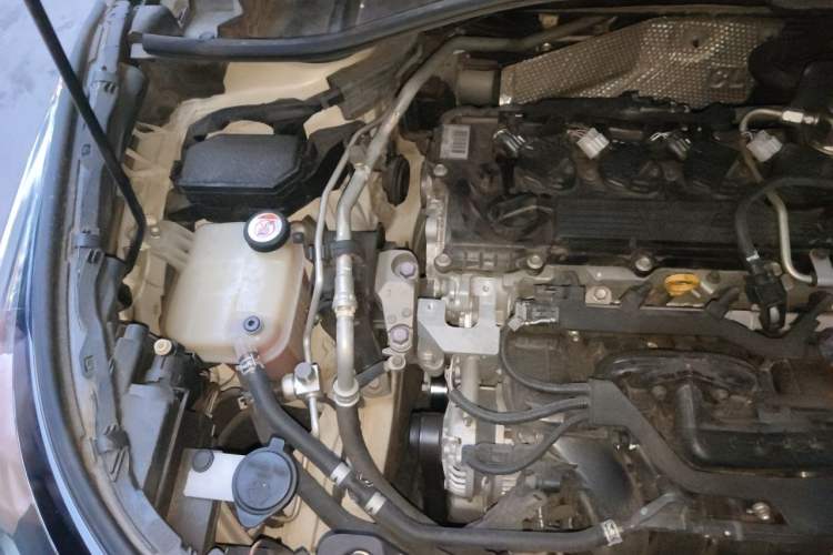 Used Toyota IZOA 2018 2.0L Yichi Version China VI Standard Engine Bay Right