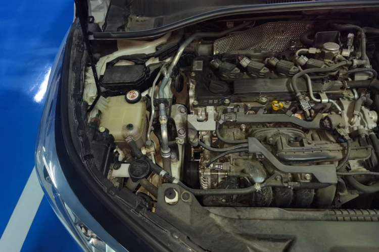 Used Toyota IZOA 2018 2.0L Yichi Version China VI Standard Engine Bay Right