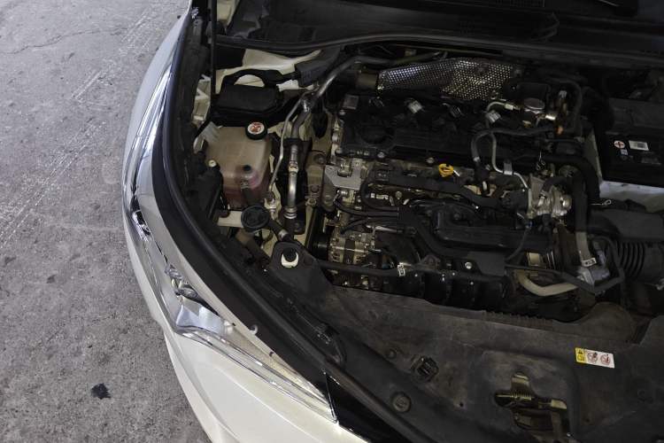 Used Toyota IZOA 2018 2.0L Yichi Version China VI Standard Engine Bay Right