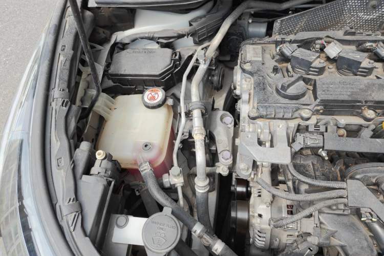 Used Toyota IZOA 2018 2.0L Yichi Version China VI Standard Engine Bay Right