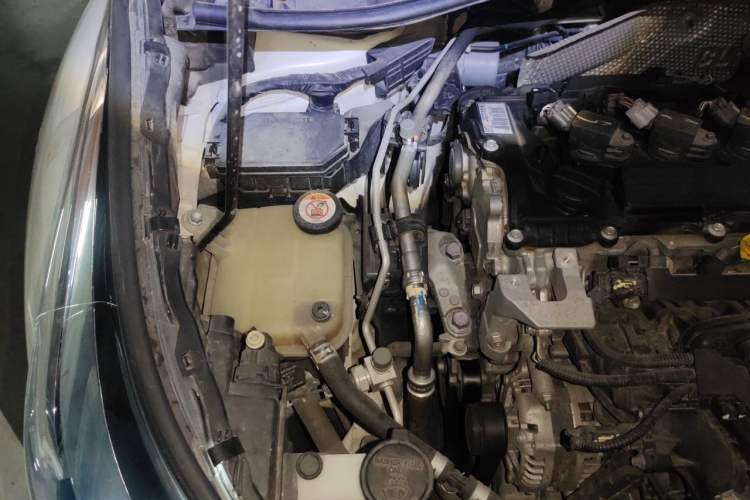 Used Toyota IZOA 2018 2.0L Yichi Edition China V Standard Engine Bay Right
