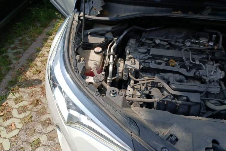 Used Toyota IZOA 2018 2.0L Yichi Version China VI Standard Engine Bay Right