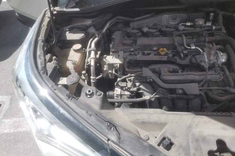 Used Toyota IZOA 2018 2.0L Yixuan Sunroof Version China VI Standard Engine Bay Right