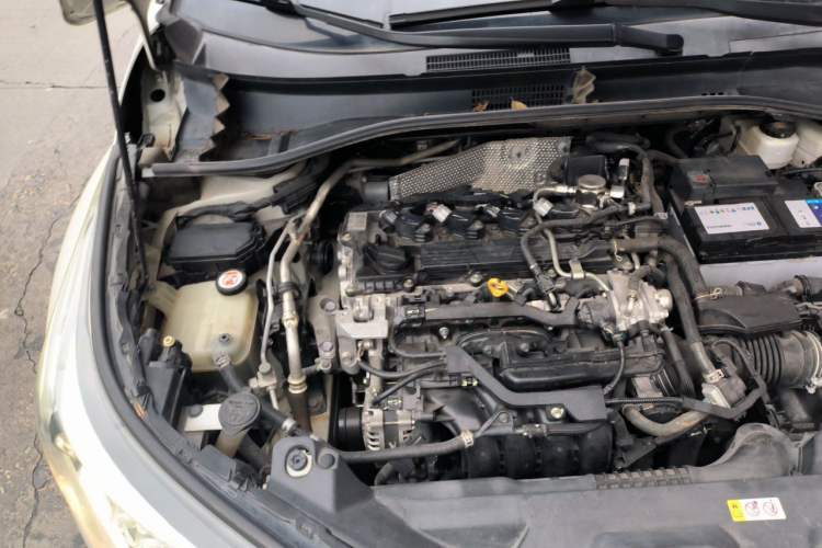 Used Toyota IZOA 2018 2.0L Yichi Version China VI Standard Engine Bay Right