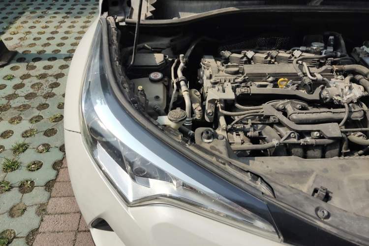 Used Toyota IZOA 2018 2.0L Yichi Version China VI Standard Engine Bay Right