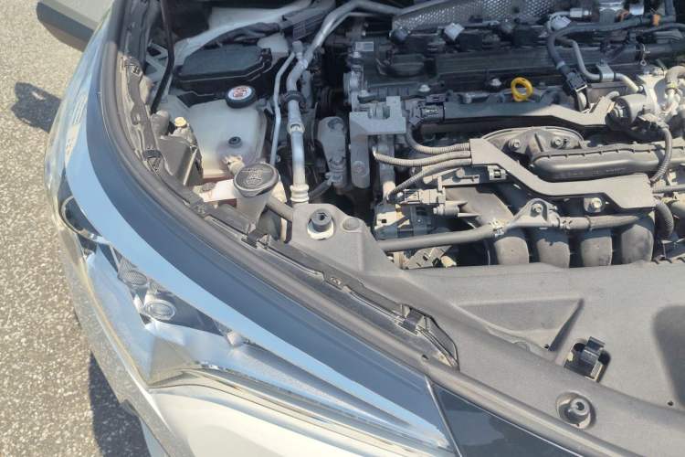 Used Toyota IZOA 2018 2.0L Yichi Version China VI Standard Engine Bay Right