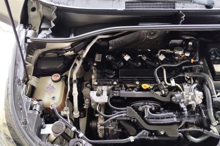 Used Toyota IZOA 2018 2.0L Yichi Version China VI Standard Engine Bay Right