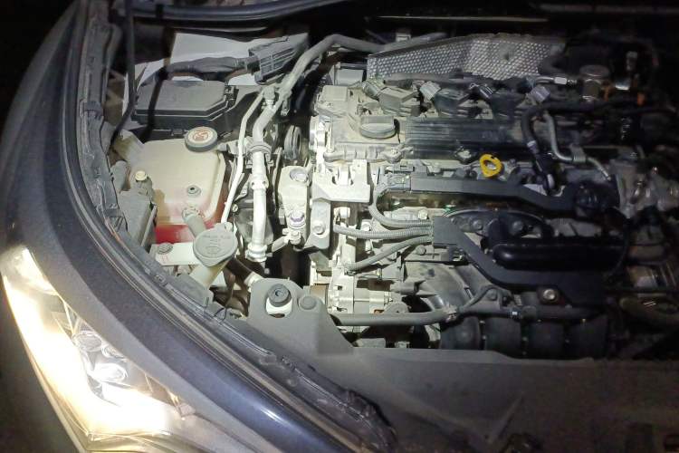 Used Toyota IZOA 2018 2.0L Yichi Version China VI Standard Engine Bay Right
