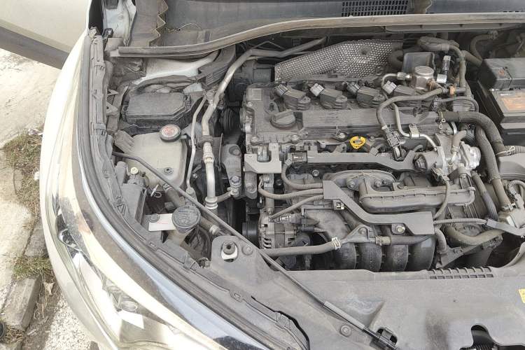 Used Toyota IZOA 2018 2.0L Yichi Version China VI Standard Engine Bay Right