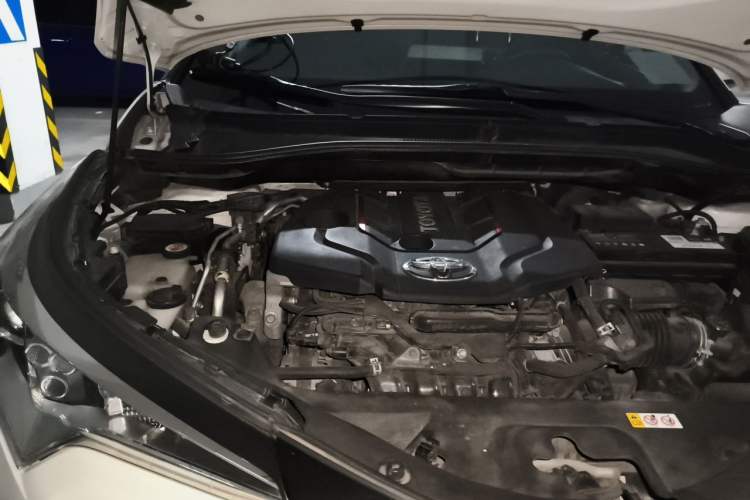Used Toyota IZOA 2018 2.0L Yichi Version China VI Standard Engine Bay Right