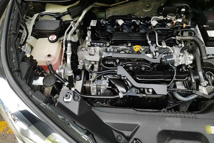 Used Toyota IZOA 2018 2.0L Yichi Version China VI Standard Engine Bay Right