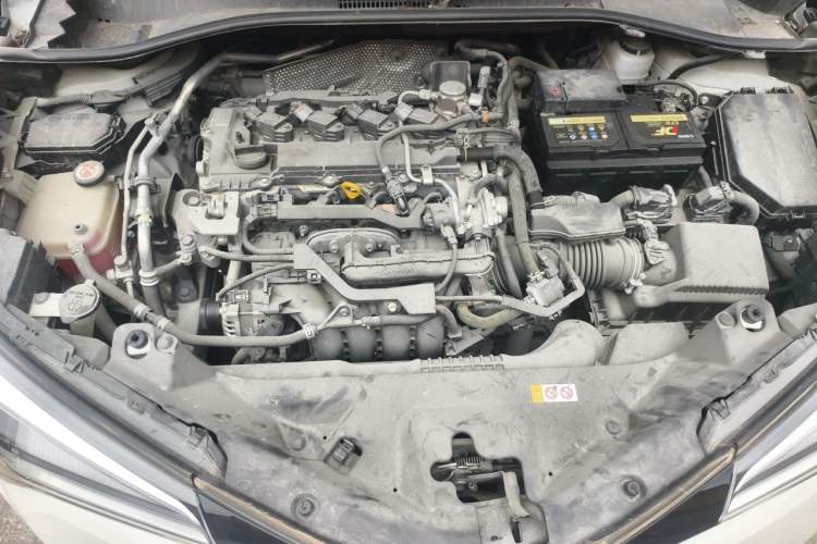 Used Toyota IZOA 2018 2.0L Yixuan Sunroof Version China VI Standard Engine Bay