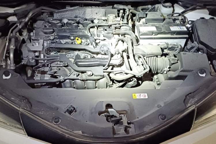 Used Toyota IZOA 2018 2.0L Yichi Version China VI Standard Engine Bay