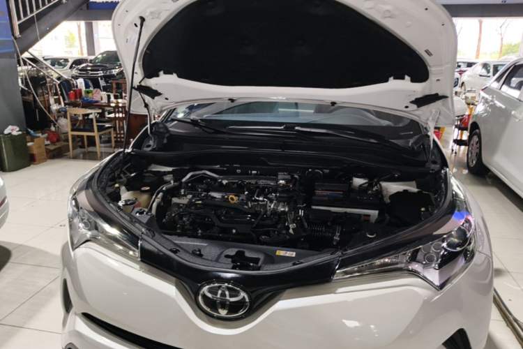 Used Toyota IZOA 2018 2.0L Yichi Version China VI Standard Engine Bay