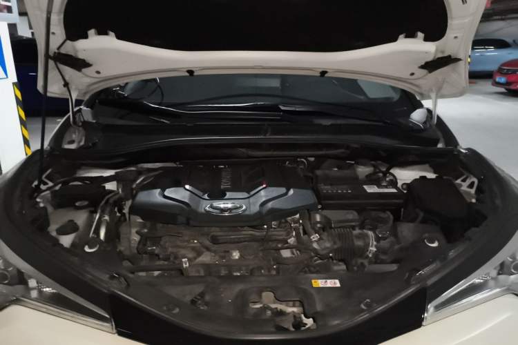 Used Toyota IZOA 2018 2.0L Yichi Version China VI Standard Engine Bay