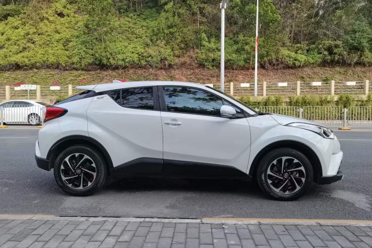 Used Toyota IZOA 2018 2.0L Yichi Version China VI Standard Exterior 3