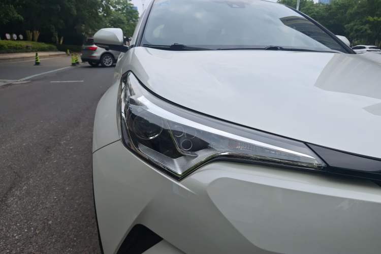 Used Toyota IZOA 2018 2.0L Yichi Version China VI Standard Exterior 6