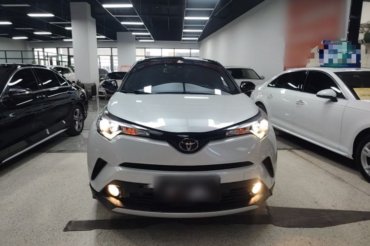 Used Toyota IZOA 2018 2.0L Yichi Version China VI Standard Front