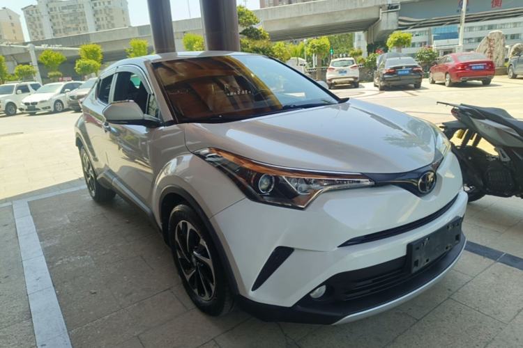 Used Toyota IZOA 2018 2.0L Yichi Version China VI Standard Front Right 45 Deg