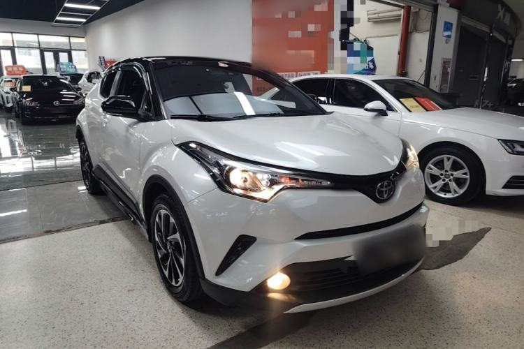 Used Toyota IZOA 2018 2.0L Yichi Version China VI Standard Front Right 45 Deg