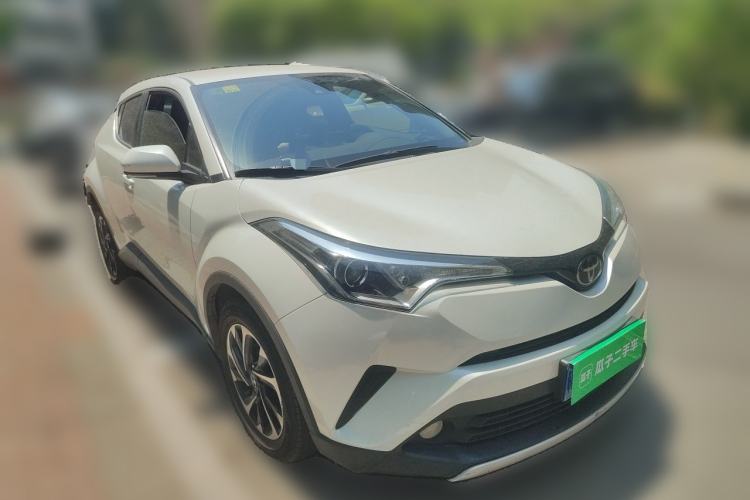 Used Toyota IZOA 2018 2.0L Yichi Edition China V Standard Front Right 45 Deg