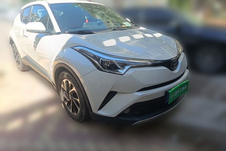 Used Toyota IZOA 2018 2.0L Yichi Edition China V Standard Front Right 45 Deg