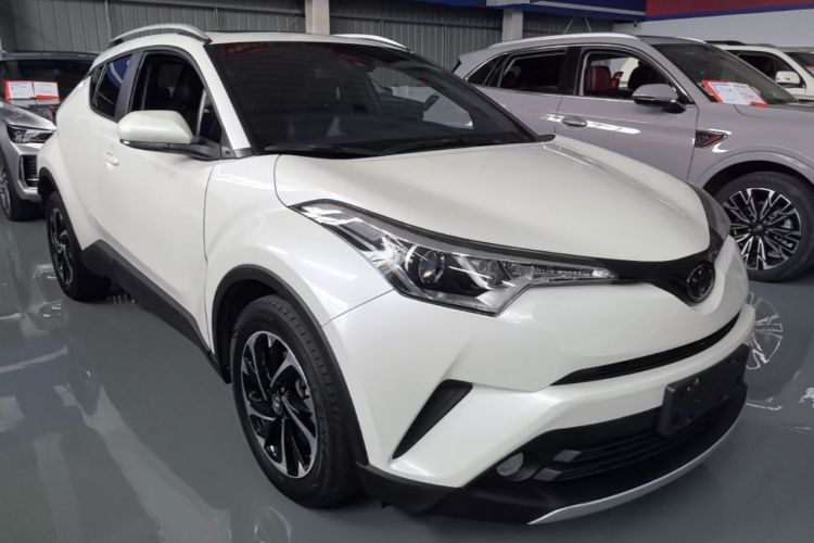 Used Toyota IZOA 2018 2.0L Yichi Edition China V Standard Front Right 45 Deg