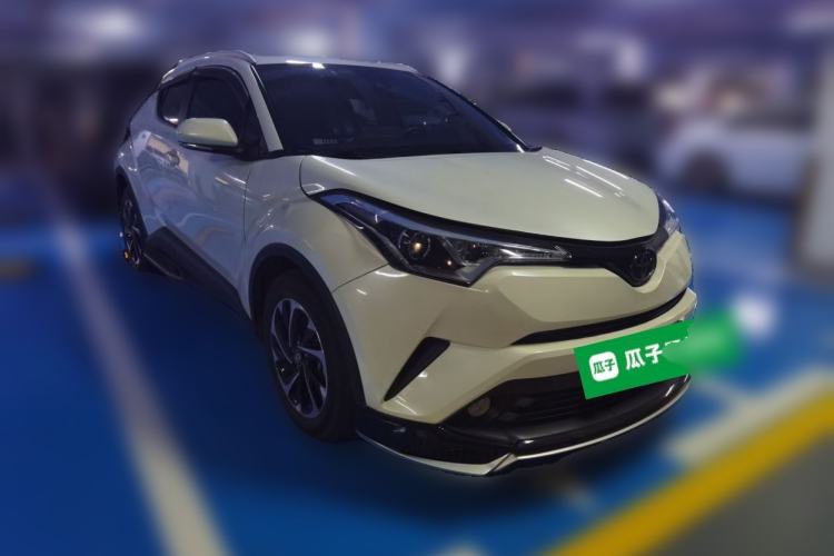 Used Toyota IZOA 2018 2.0L Yichi Version China VI Standard Front Right 45 Deg