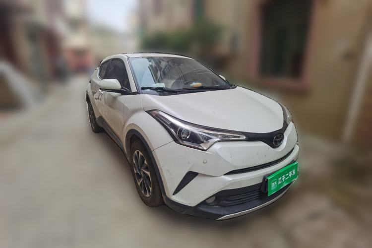 Used Toyota IZOA 2018 2.0L Yichi Version China VI Standard Front Right 45 Deg