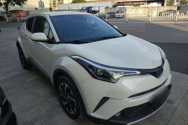 Used Toyota IZOA 2018 2.0L Yichi Edition China V Standard Front Right 45 Deg
