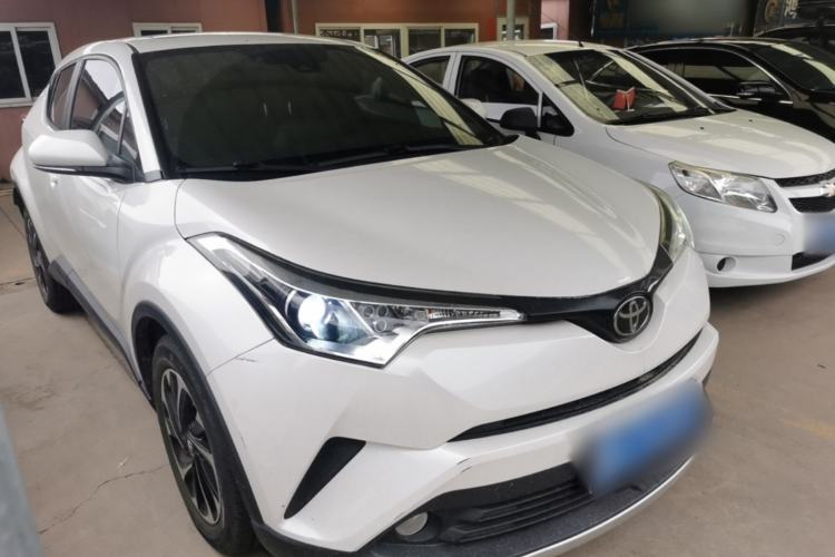 Used Toyota IZOA 2018 2.0L Yichi Edition China V Standard Front Right 45 Deg