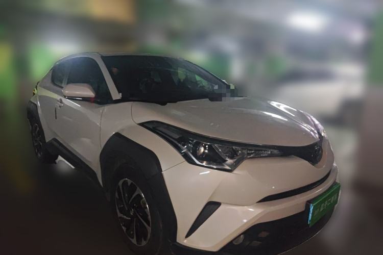 Used Toyota IZOA 2018 2.0L Yichi Edition China V Standard Front Right 45 Deg