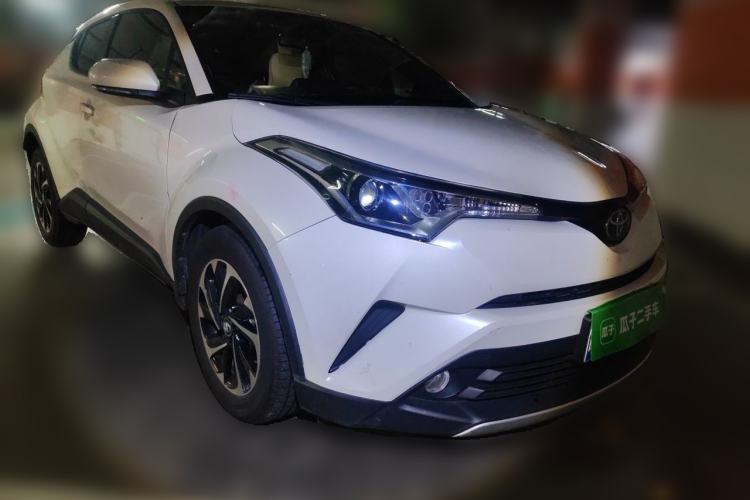 Used Toyota IZOA 2018 2.0L Yichi Edition China V Standard Front Right 45 Deg