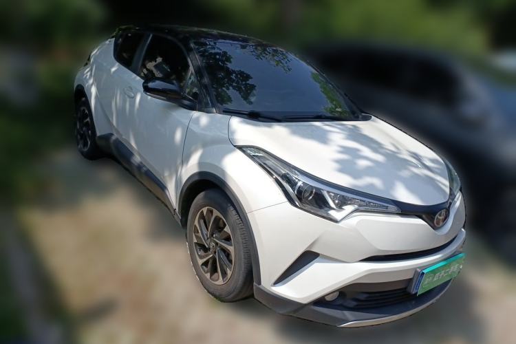Used Toyota IZOA 2018 2.0L Yichi Version China VI Standard Front Right 45 Deg