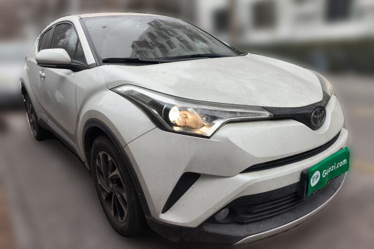 Used Toyota IZOA 2018 2.0L Yichi Edition China V Standard Front Right 45 Deg