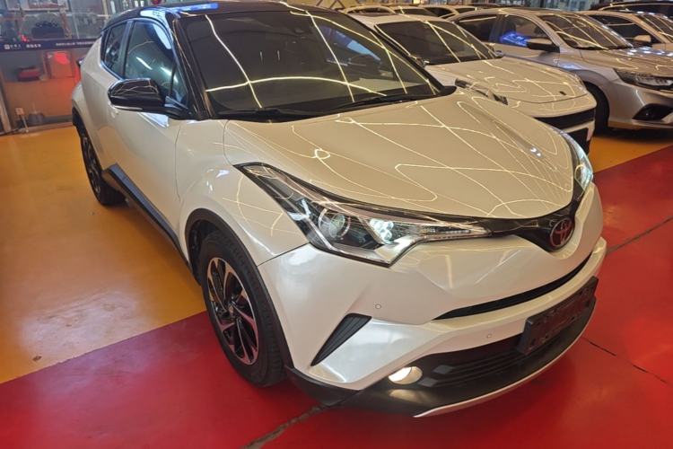 Used Toyota IZOA 2018 2.0L Yichi Edition China V Standard Front Right 45 Deg