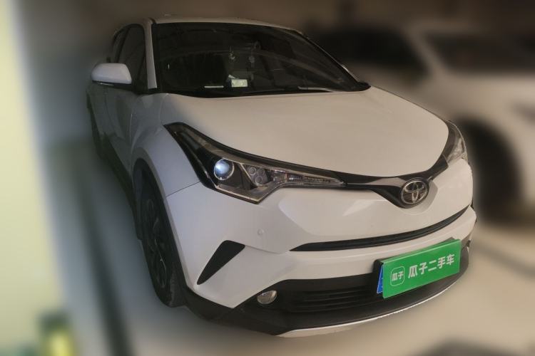 Used Toyota IZOA 2018 2.0L Yichi Edition China V Standard Front Right 45 Deg